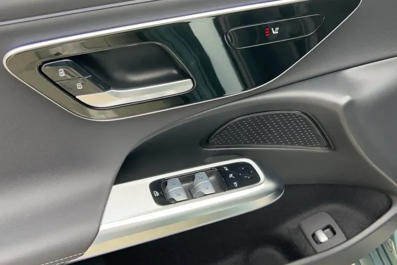 Mercedes-Benz E 200 din 2024 cu 13.000 km - oferta MER120517 - foto 14