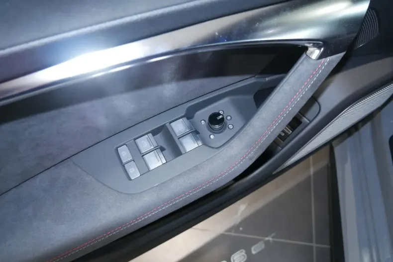 Audi RS6 din 2024 cu 7.500 km - oferta AUD120543 - foto 9