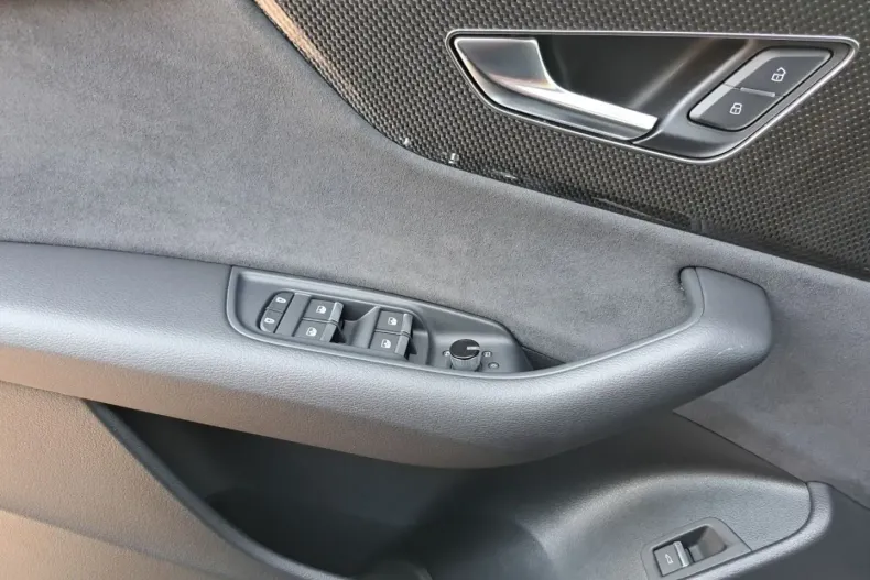 Audi Q8 din 2023 cu 27.261 km - oferta AUD120548 - foto 13