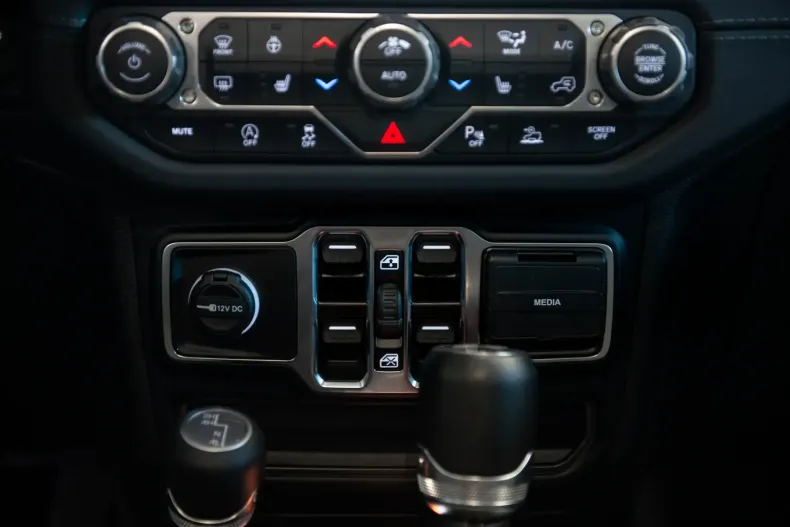 Jeep Wrangler din 2024 cu 4.686 km - oferta JEE120554 - foto 22