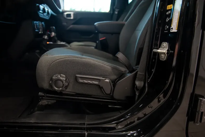 Jeep Wrangler din 2024 cu 4.686 km - oferta JEE120554 - foto 25