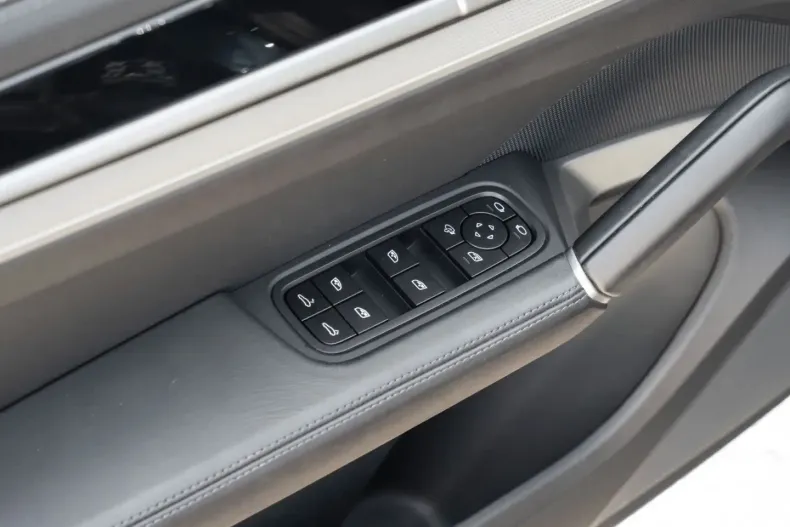 Porsche Cayenne din 2024 cu 27.900 km - oferta POR120561 - foto 19