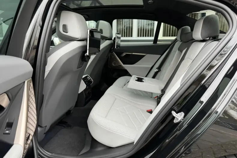 BMW 520 din 2023 cu 7.500 km - oferta BMW120584 - foto 30