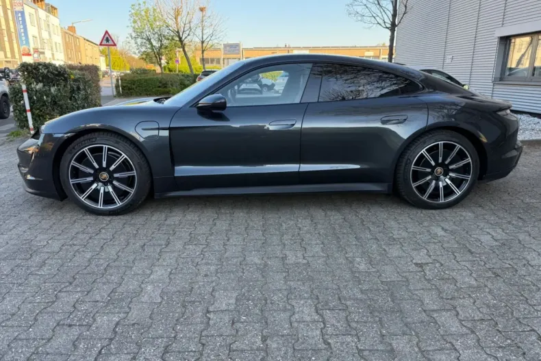 Porsche Taycan din 2020 cu 72.827 km - oferta POR120597 - foto 8