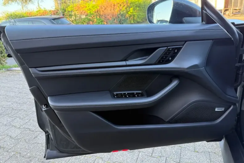 Porsche Taycan din 2020 cu 72.827 km - oferta POR120597 - foto 10