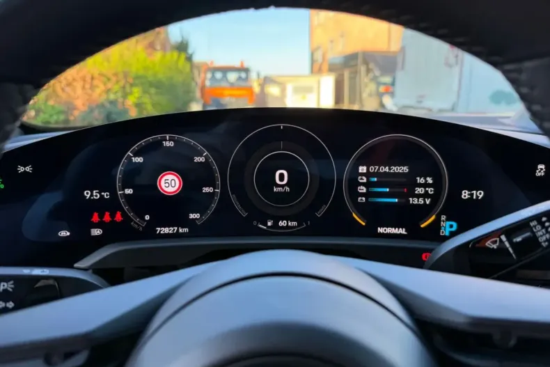 Porsche Taycan din 2020 cu 72.827 km - oferta POR120597 - foto 16