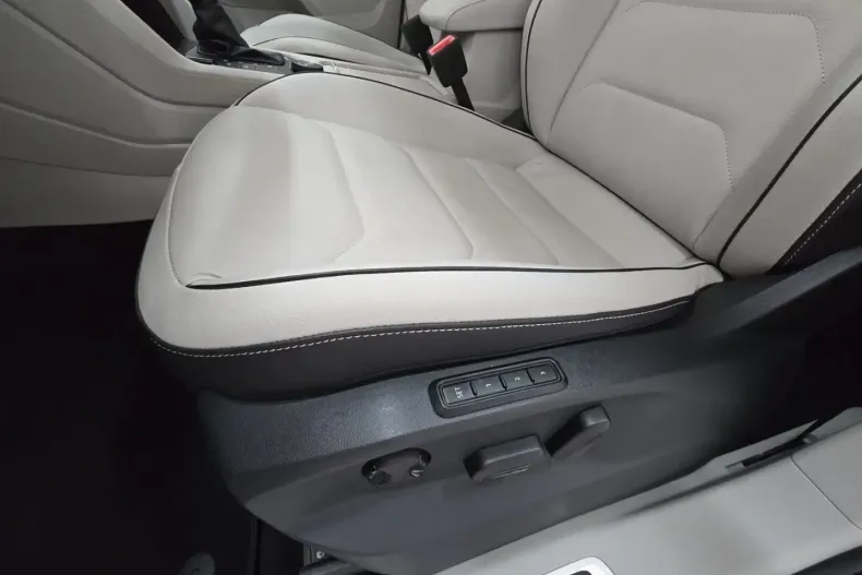 Volkswagen Tiguan din 2020 cu 65.990 km - oferta VOL120601 - foto 9