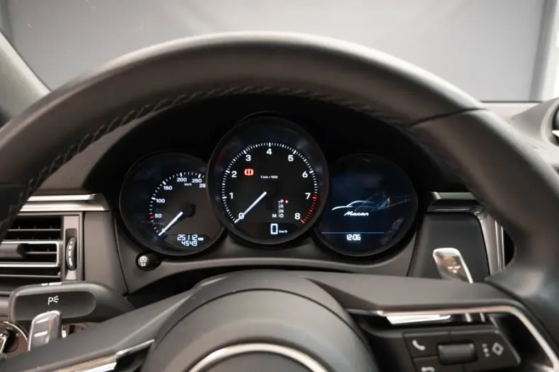 Porsche Macan din 2023 cu 25.500 km - oferta POR120612 - foto 14