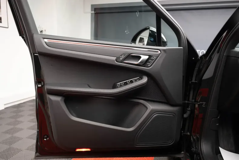 Porsche Macan din 2023 cu 25.500 km - oferta POR120612 - foto 15