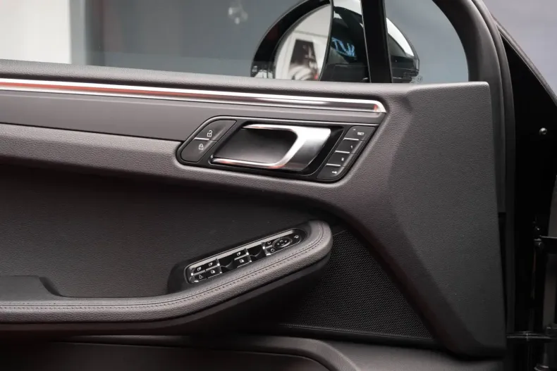 Porsche Macan din 2023 cu 25.500 km - oferta POR120612 - foto 16