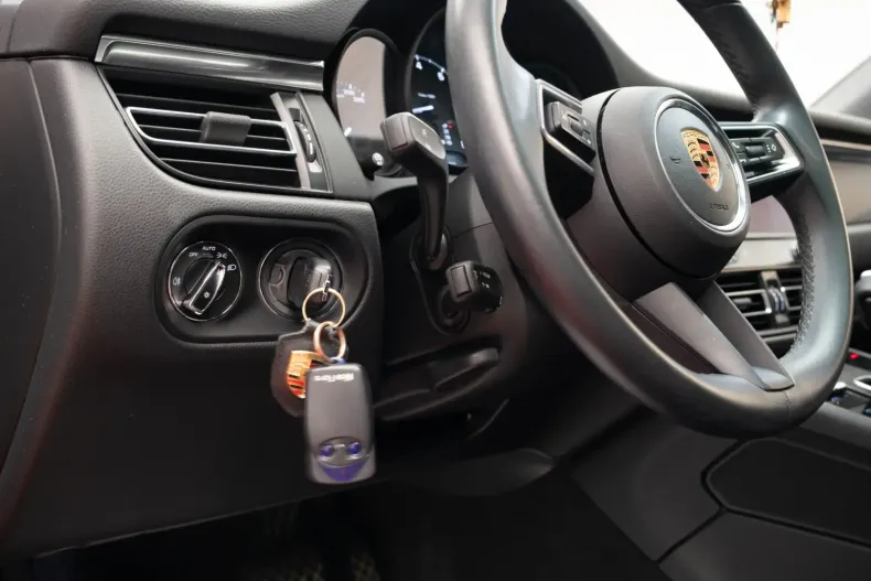 Porsche Macan din 2023 cu 25.500 km - oferta POR120612 - foto 17