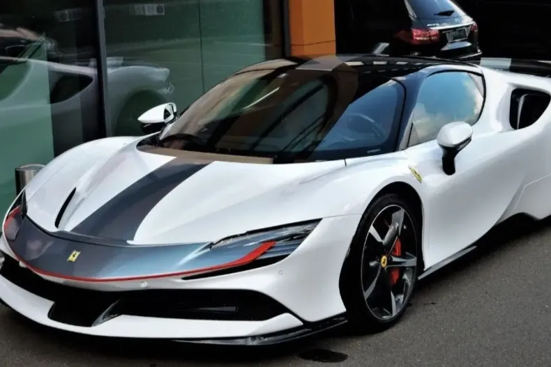 Ferrari SF90 din 2021 cu 3.150 km - oferta FER120637 - foto 2