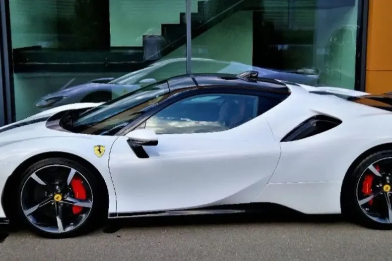 Ferrari SF90 din 2021 cu 3.150 km - oferta FER120637 - foto 4