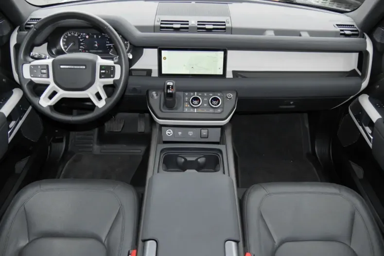 Land Rover Defender din 2023 cu 26.180 km - oferta LAN120653 - foto 4