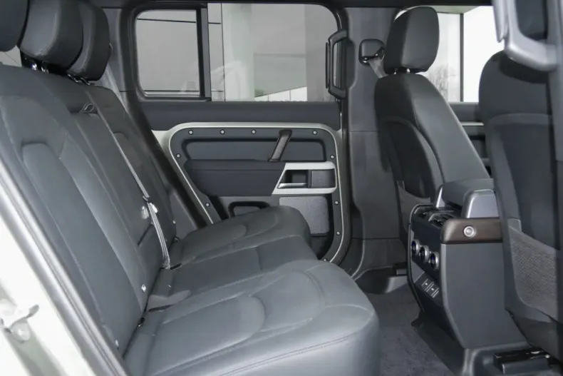 Land Rover Defender din 2023 cu 26.180 km - oferta LAN120653 - foto 5