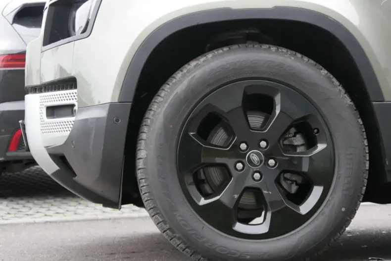 Land Rover Defender din 2023 cu 26.180 km - oferta LAN120653 - foto 9