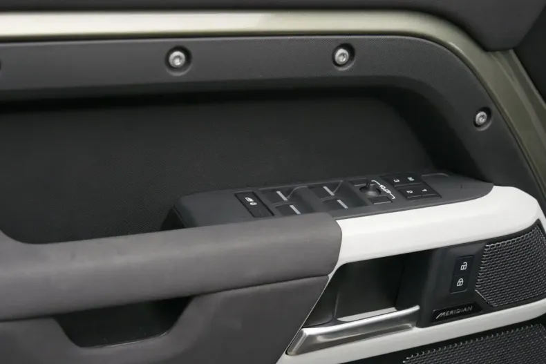 Land Rover Defender din 2023 cu 26.180 km - oferta LAN120653 - foto 11