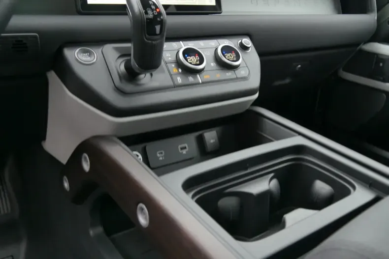 Land Rover Defender din 2023 cu 26.180 km - oferta LAN120653 - foto 12