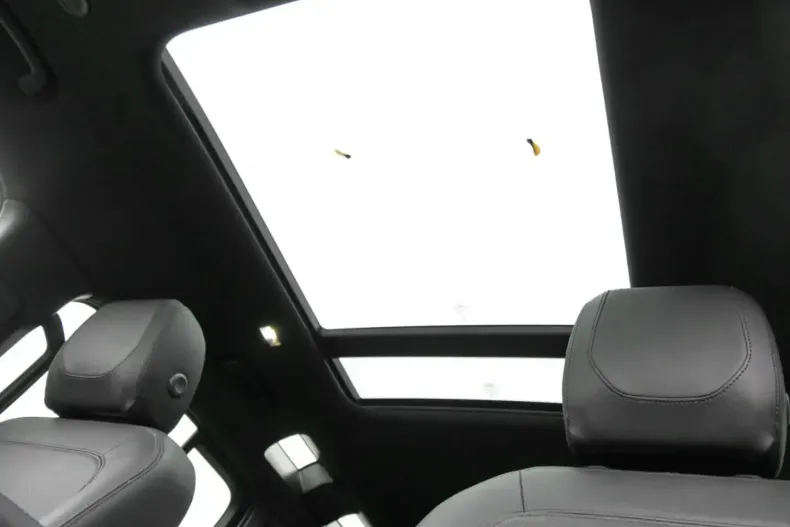 Land Rover Defender din 2023 cu 26.180 km - oferta LAN120653 - foto 13