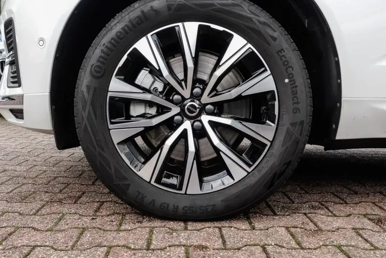 Volvo XC60 din 2024 cu 5.000 km - oferta VOL120656 - foto 3