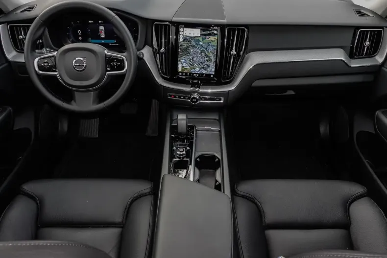 Volvo XC60 din 2024 cu 5.000 km - oferta VOL120656 - foto 5