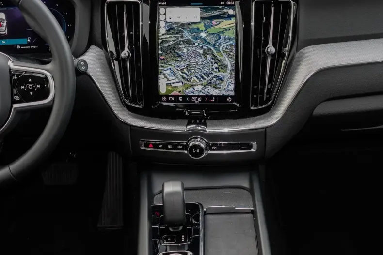 Volvo XC60 din 2024 cu 5.000 km - oferta VOL120656 - foto 8