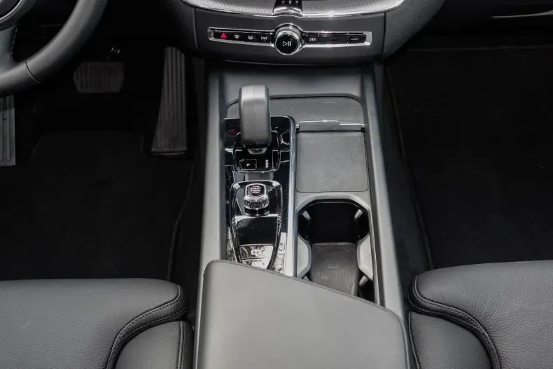 Volvo XC60 din 2024 cu 5.000 km - oferta VOL120656 - foto 10