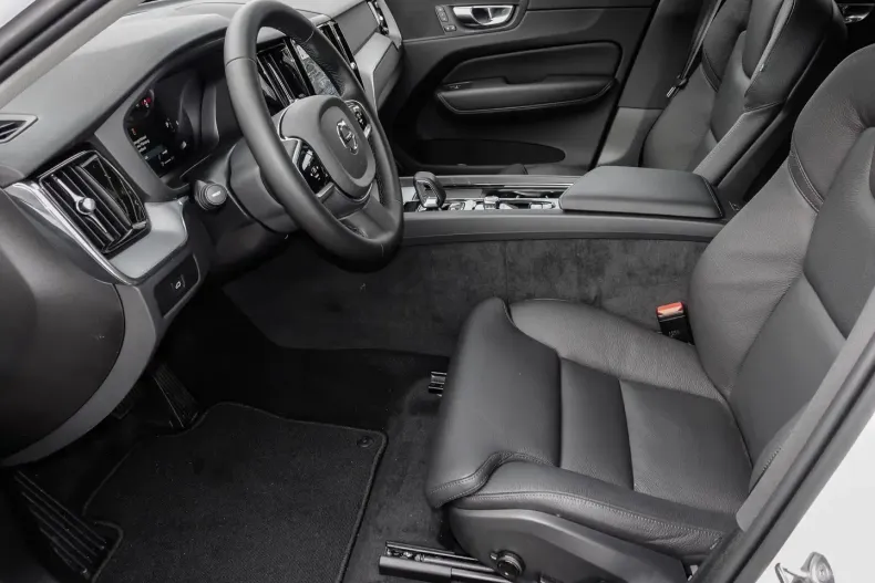 Volvo XC60 din 2024 cu 5.000 km - oferta VOL120656 - foto 11