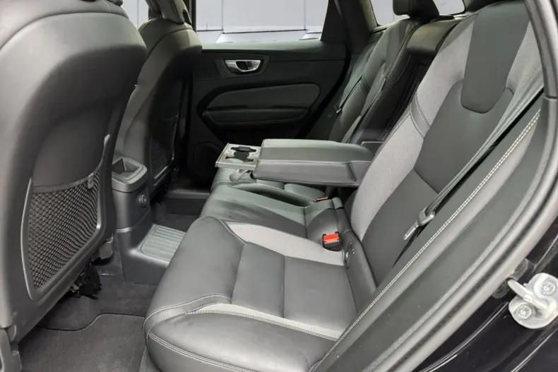 Volvo XC60 din 2024 cu 25.597 km - oferta VOL120659 - foto 6