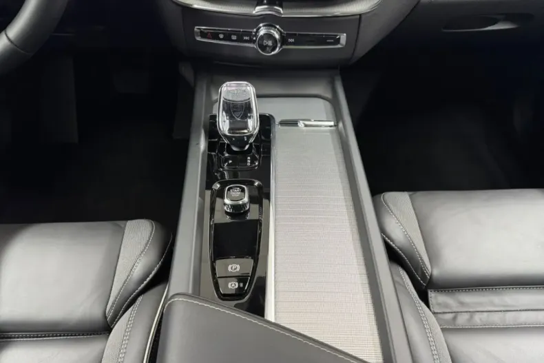 Volvo XC60 din 2024 cu 25.597 km - oferta VOL120659 - foto 8