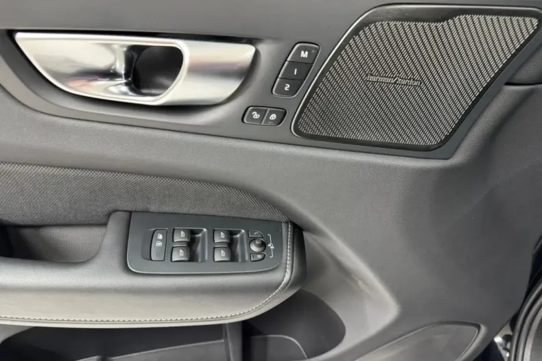 Volvo XC60 din 2024 cu 25.597 km - oferta VOL120659 - foto 12