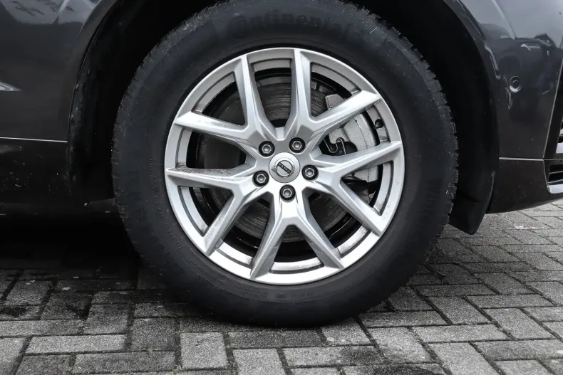 Volvo XC60 din 2024 cu 26.125 km - oferta VOL120660 - foto 3