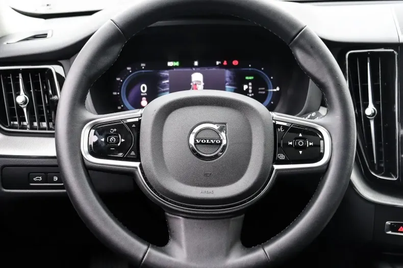 Volvo XC60 din 2024 cu 26.125 km - oferta VOL120660 - foto 6