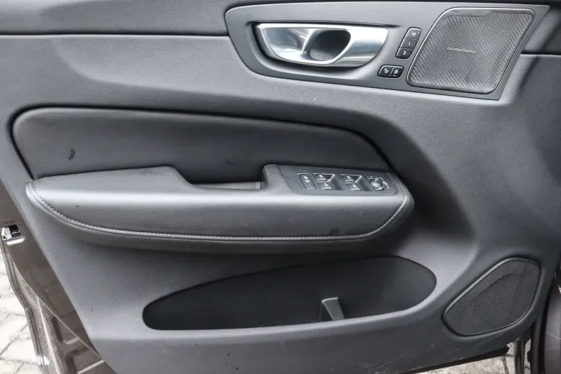 Volvo XC60 din 2024 cu 26.125 km - oferta VOL120660 - foto 10