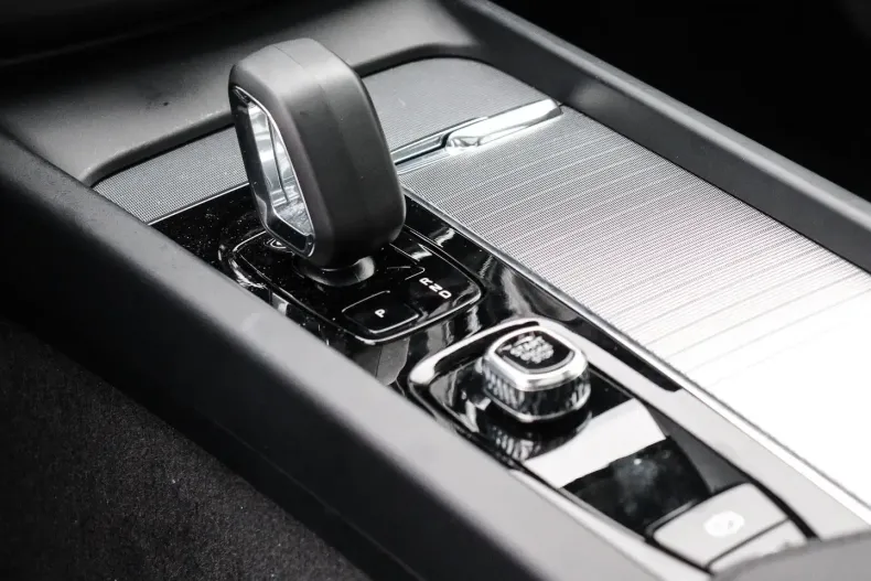 Volvo XC60 din 2024 cu 26.125 km - oferta VOL120660 - foto 12