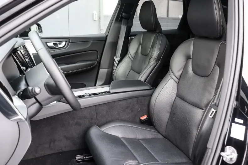 Volvo XC60 din 2024 cu 20.704 km - oferta VOL120663 - foto 6