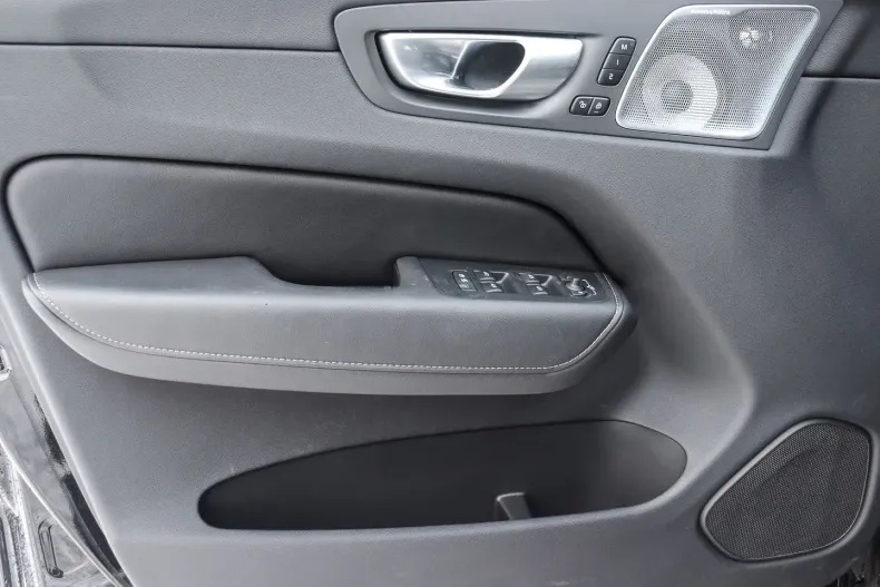 Volvo XC60 din 2024 cu 20.704 km - oferta VOL120663 - foto 9