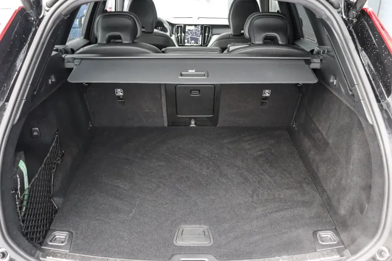 Volvo XC60 din 2024 cu 20.704 km - oferta VOL120663 - foto 13