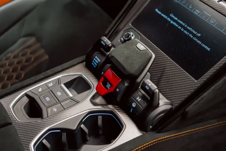 Lamborghini Urus din 2025 cu 5.900 km - oferta LAM120666 - foto 30