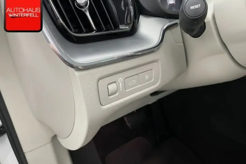 Volvo XC60 din 2021 cu 59.987 km - oferta VOL120670 - foto 28