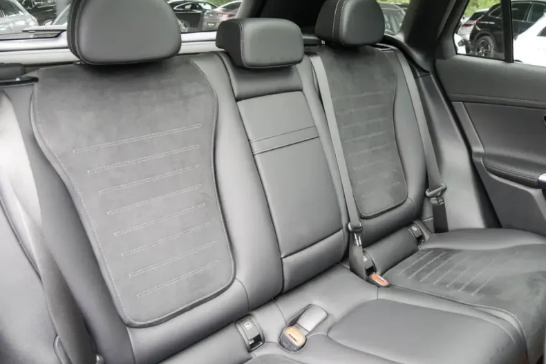 Mercedes-Benz GLC 300 din 2024 cu 19.990 km - oferta MER120683 - foto 4