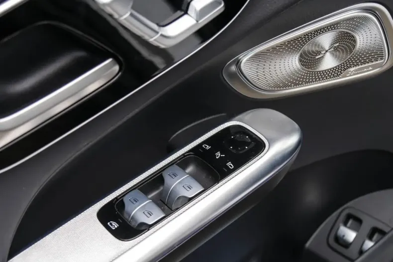 Mercedes-Benz GLC 300 din 2024 cu 19.990 km - oferta MER120683 - foto 12