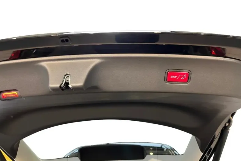 Mercedes-Benz GLC 300 din 2024 cu 13.398 km - oferta MER120708 - foto 13