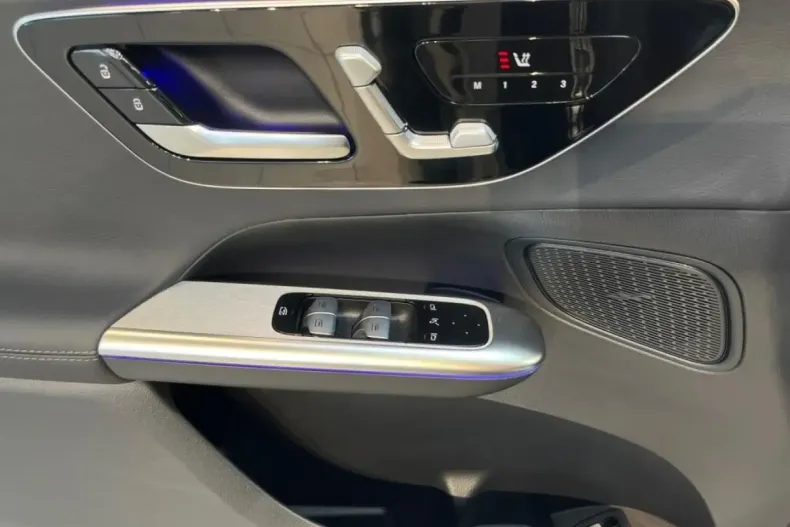 Mercedes-Benz GLC 300 din 2024 cu 13.398 km - oferta MER120708 - foto 15