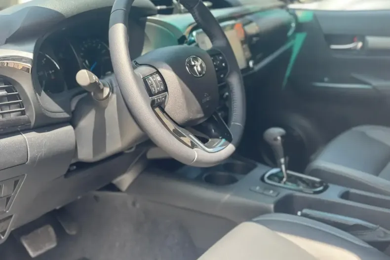 Toyota Hilux din 2024 cu 8.900 km - oferta TOY120717 - foto 5