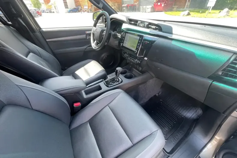 Toyota Hilux din 2024 cu 8.900 km - oferta TOY120717 - foto 6