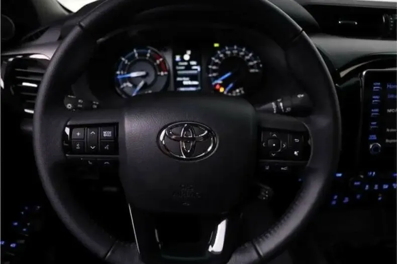 Toyota Hilux din 2024 cu 8.900 km - oferta TOY120717 - foto 8