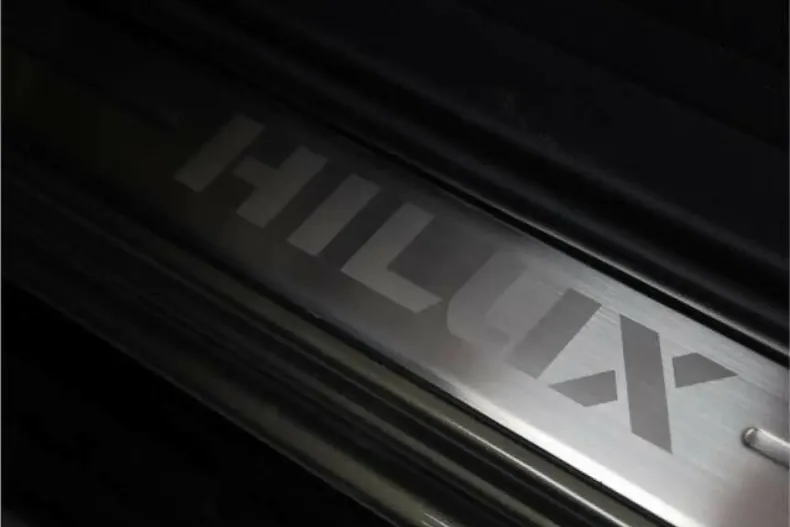 Toyota Hilux din 2024 cu 8.900 km - oferta TOY120717 - foto 10