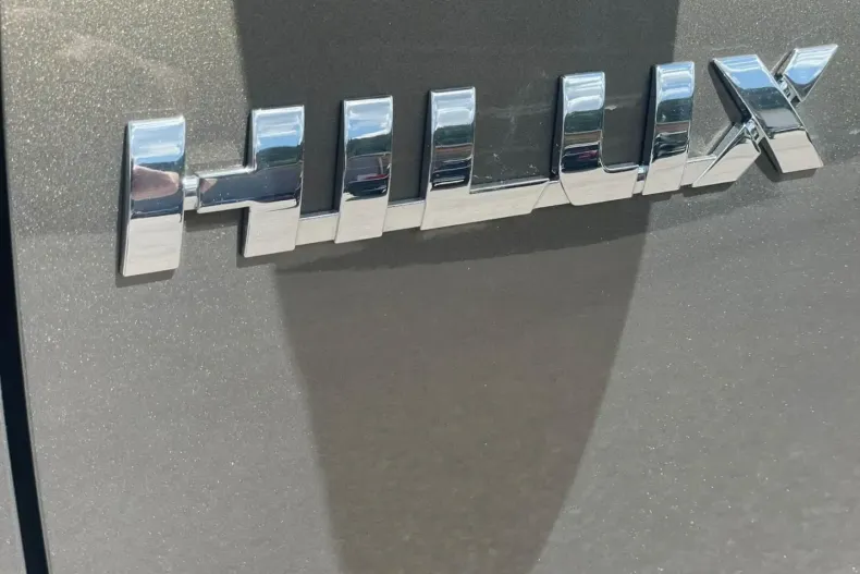 Toyota Hilux din 2024 cu 8.900 km - oferta TOY120717 - foto 12