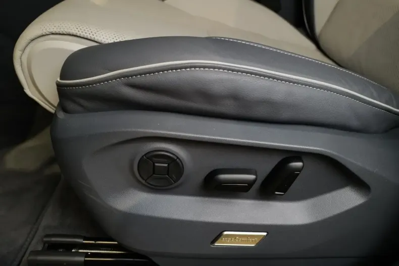 Volkswagen Touareg din 2024 cu 8.651 km - oferta VOL120720 - foto 25